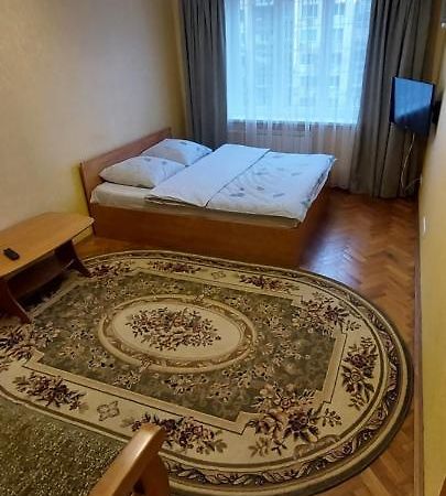 Apartment on Patriarkha Mstyslava Skrypnyka Street Kiev Exteriör bild