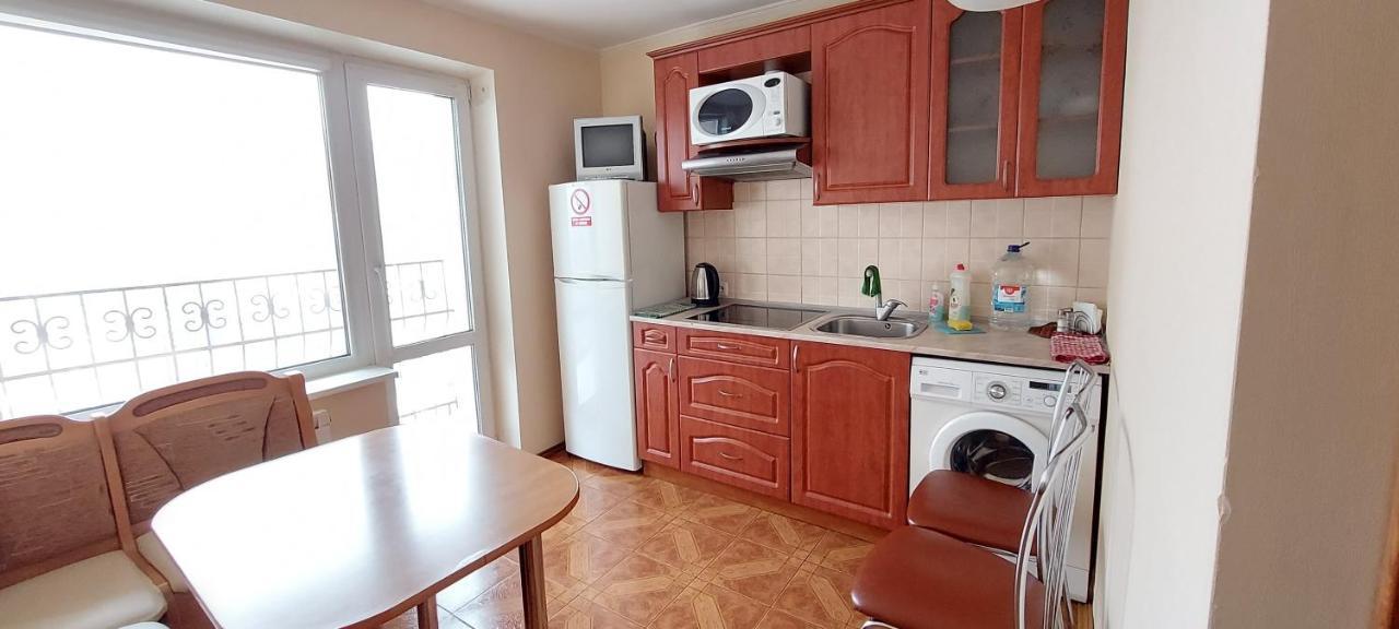 Apartment on Patriarkha Mstyslava Skrypnyka Street Kiev Exteriör bild